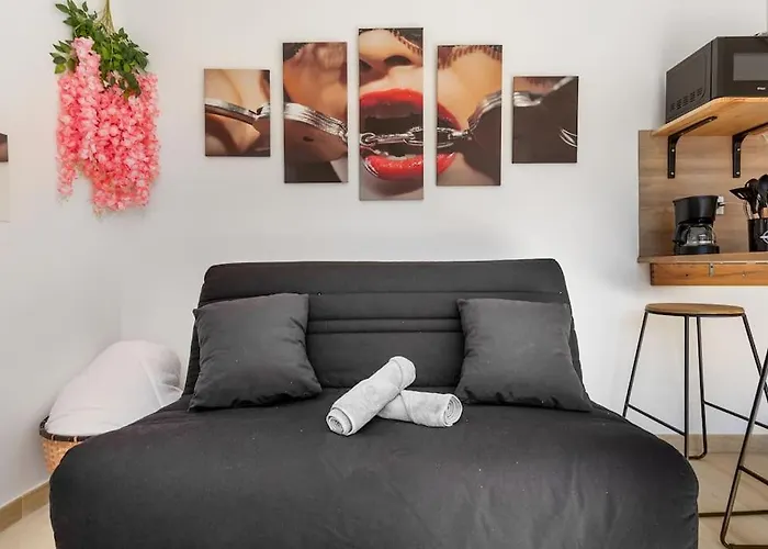 Studio Chic & Romantic